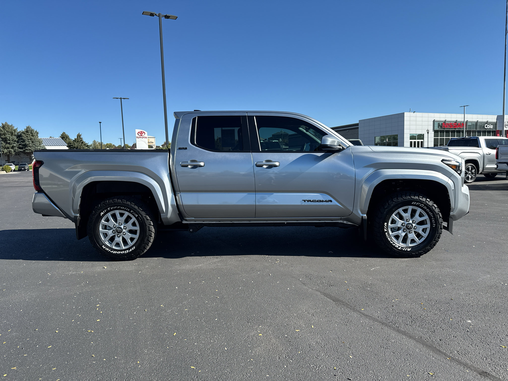 Used 2026 Toyota Tacoma SR5 AWD/4WD image 3