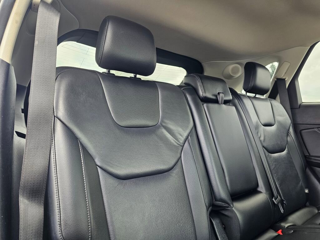 Used 2022 Ford Edge Titanium AWD/4WD image 14