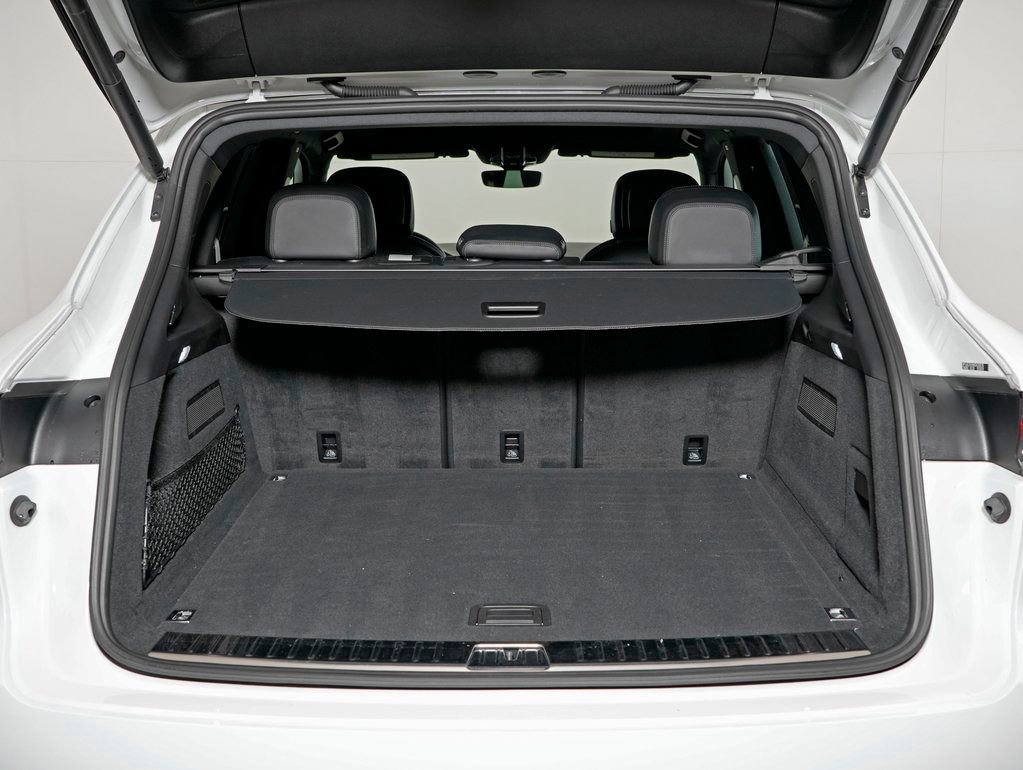 Certified 2022 Porsche Cayenne Platinum Edition image 13