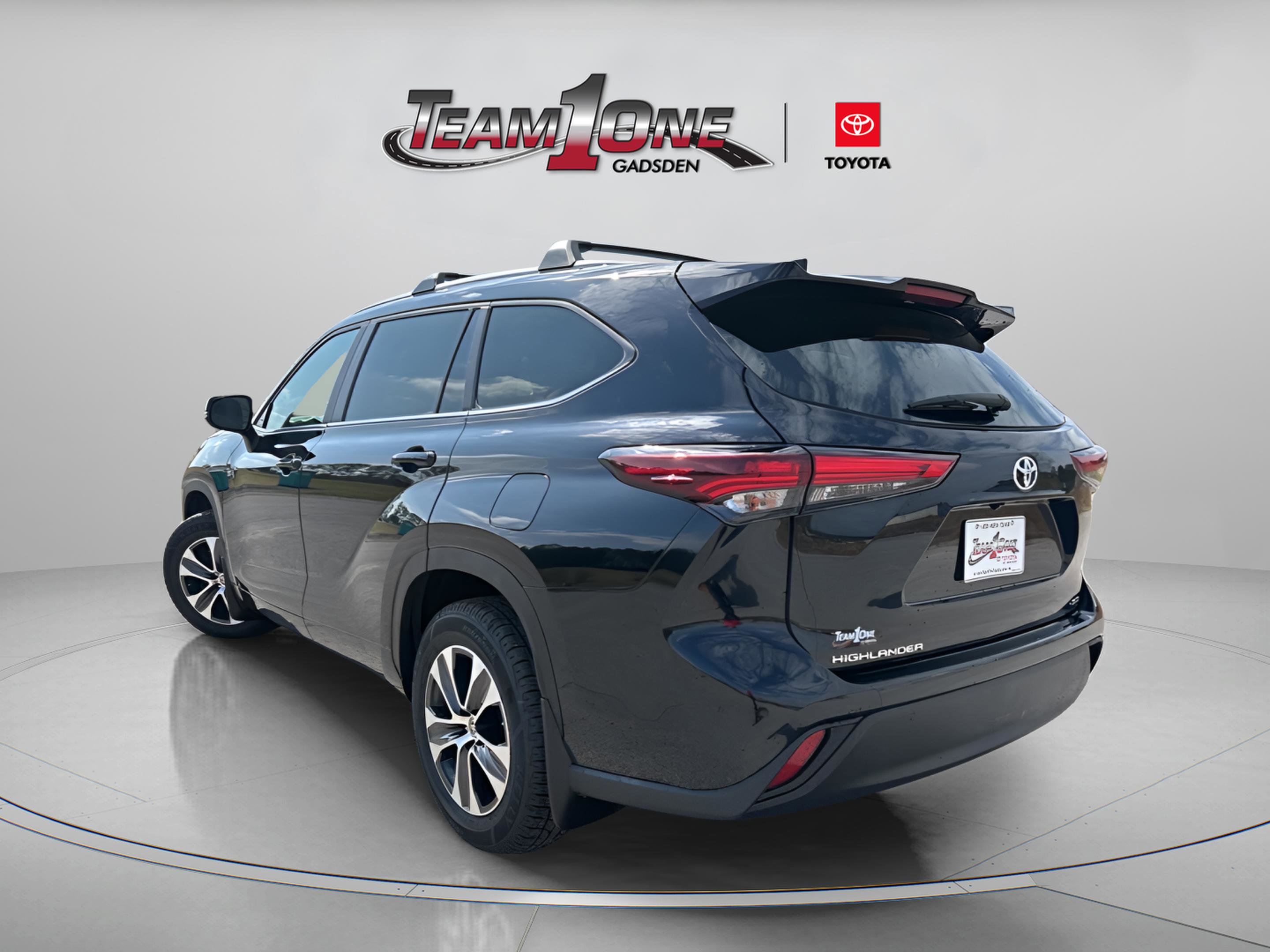 Certified 2024 Toyota Highlander XLE image 6