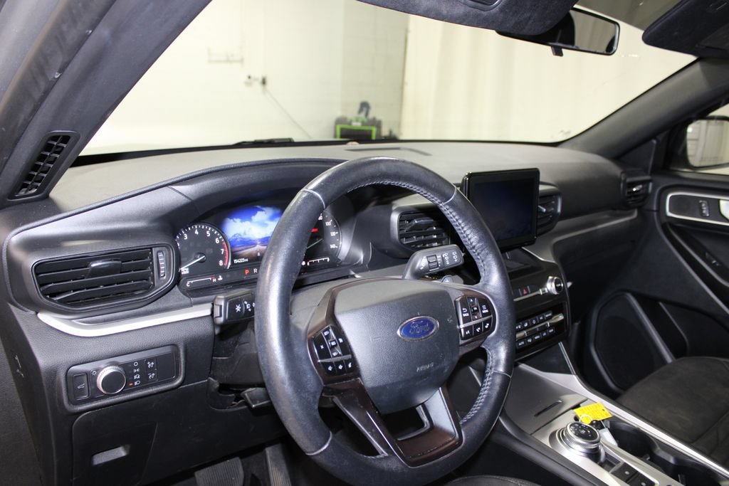 Used 2020 Ford Explorer XLT w/ Comfort Package RWD image 17