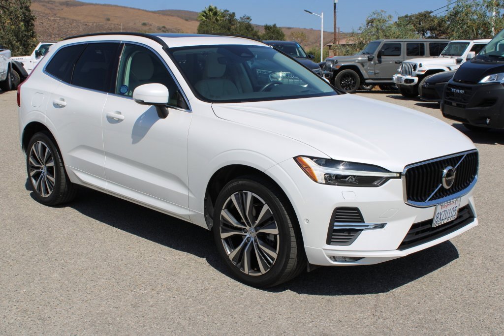 Used 2022 Volvo XC60 B5 Momentum w/ Advanced Package image 3