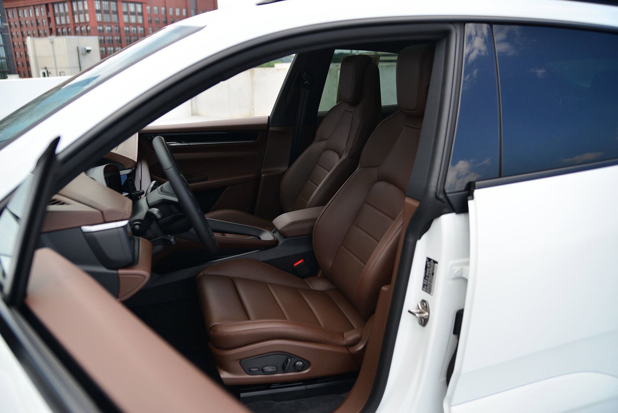 New 2025 Porsche Macan 4 Electric image 5