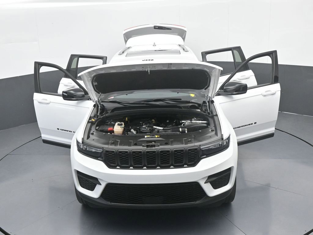 Used 2023 Jeep Grand Cherokee Altitude image 35