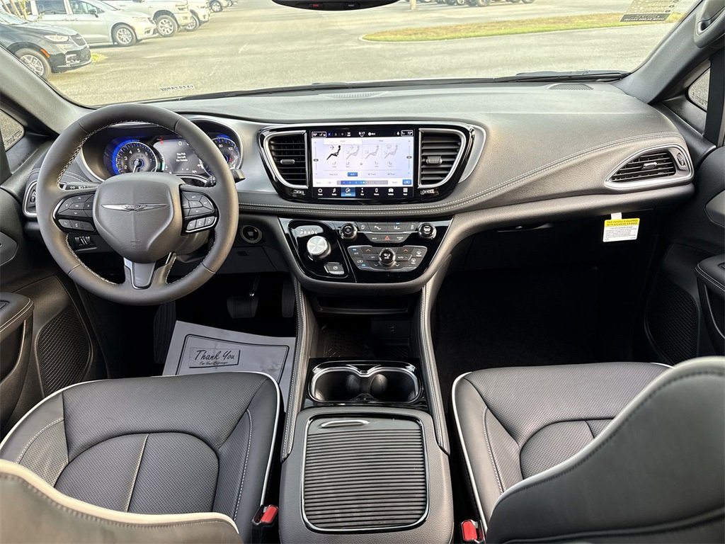 New 2026 Chrysler Pacifica Limited w/ S Appearance Package image 29