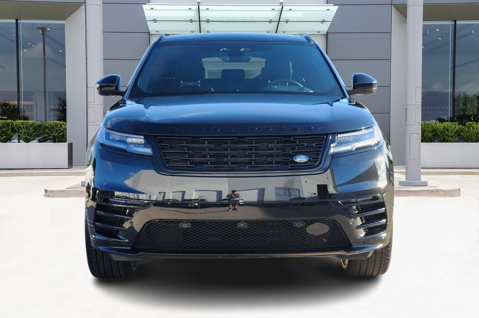 New 2026 Land Rover Range Rover Velar Dynamic SE image 2