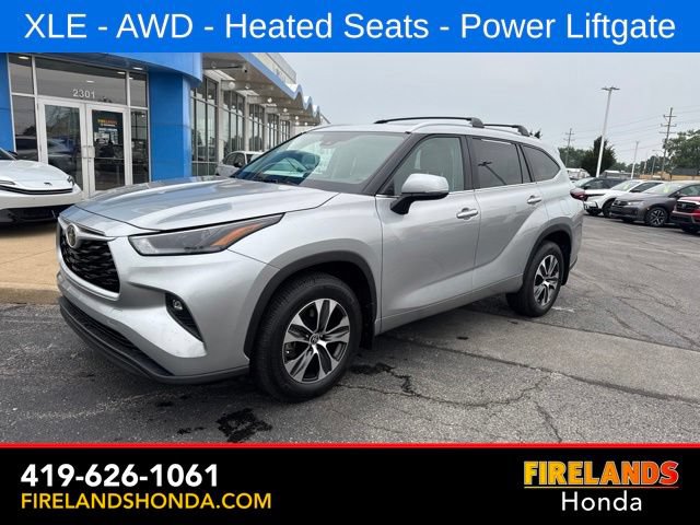 Used 2024 Toyota Highlander XLE AWD/4WD image 2