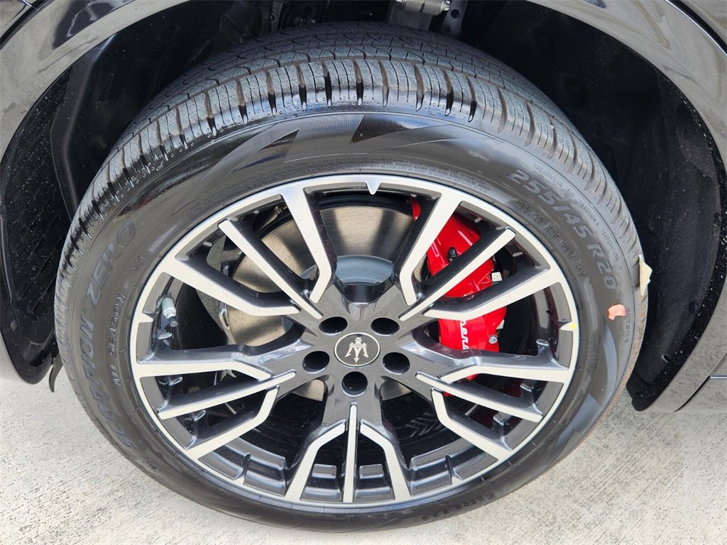 New 2025 Maserati Grecale GT image 5