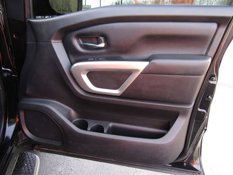 Used 2018 Nissan Titan SV image 27