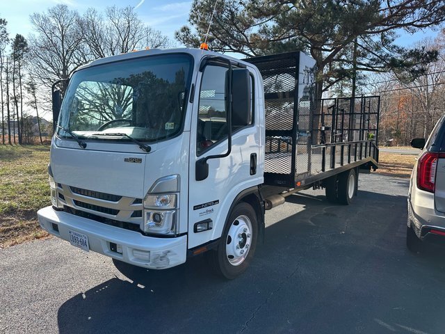 Used 2024 Isuzu NPR image 3