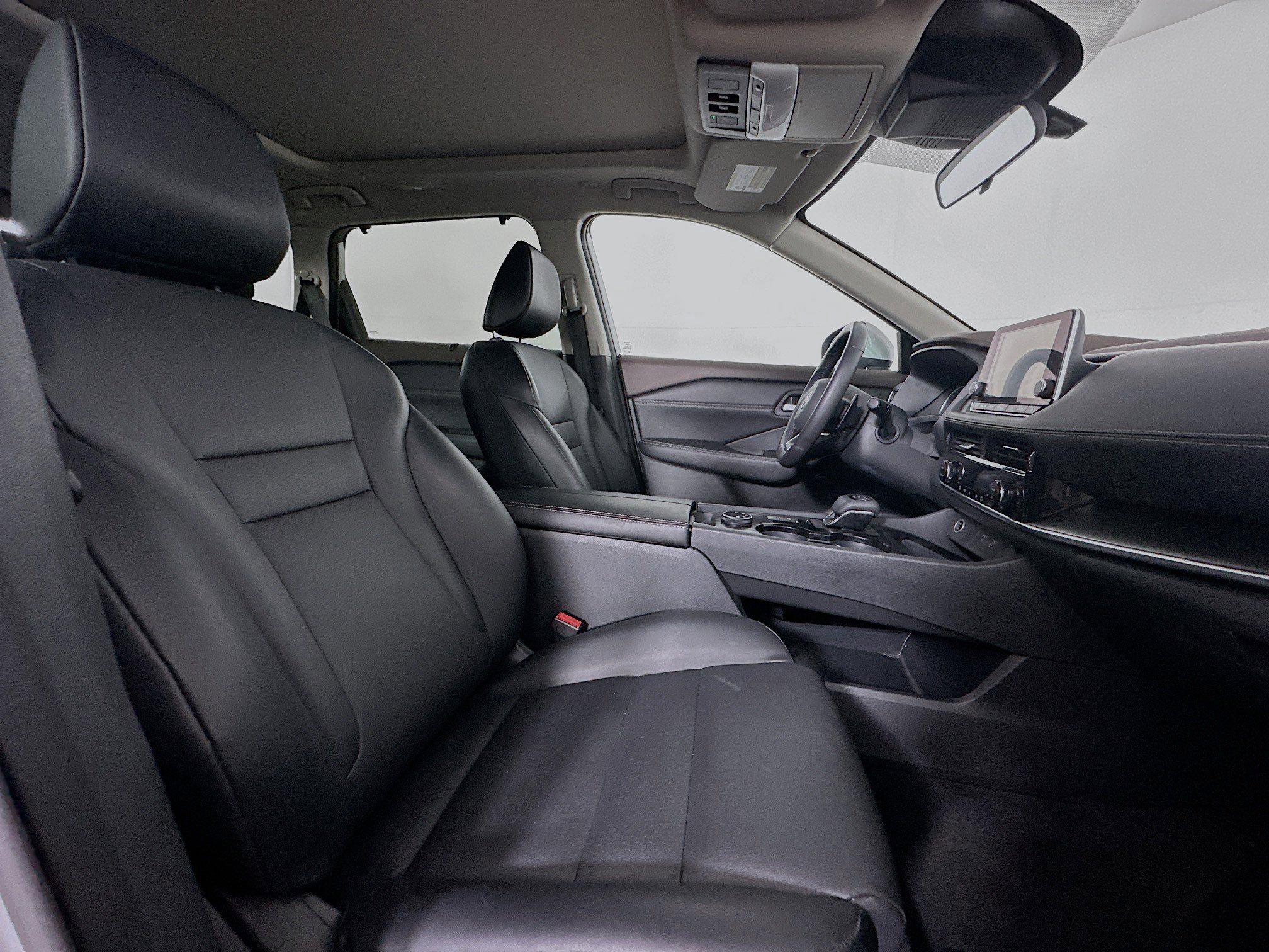 Used 2023 Nissan Rogue SV w/ SV Premium Package image 31