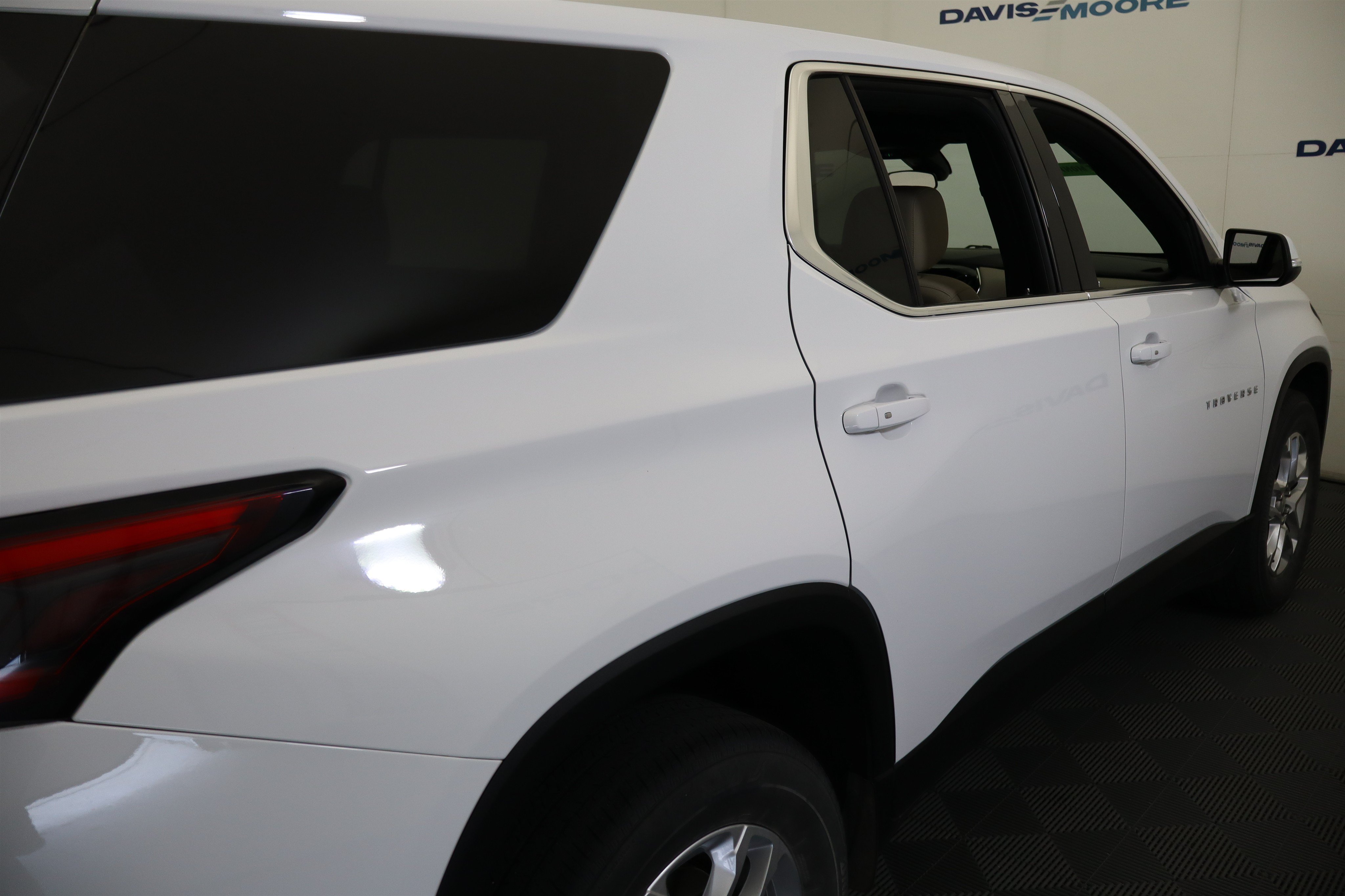 Used 2023 Chevrolet Traverse LS FWD image 7