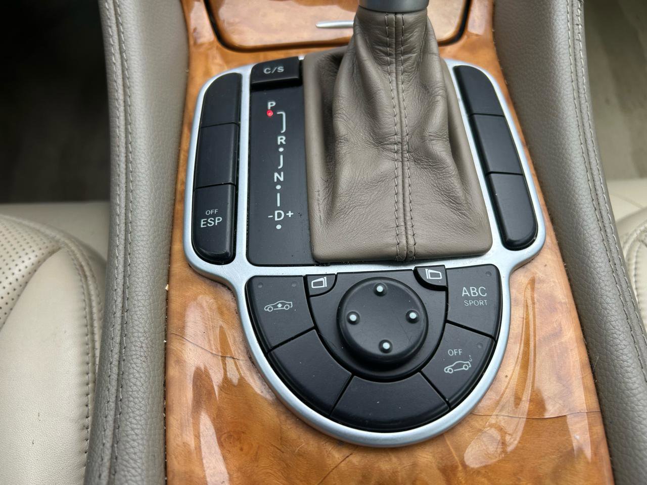 Used 2008 Mercedes-Benz SL 550 image 32