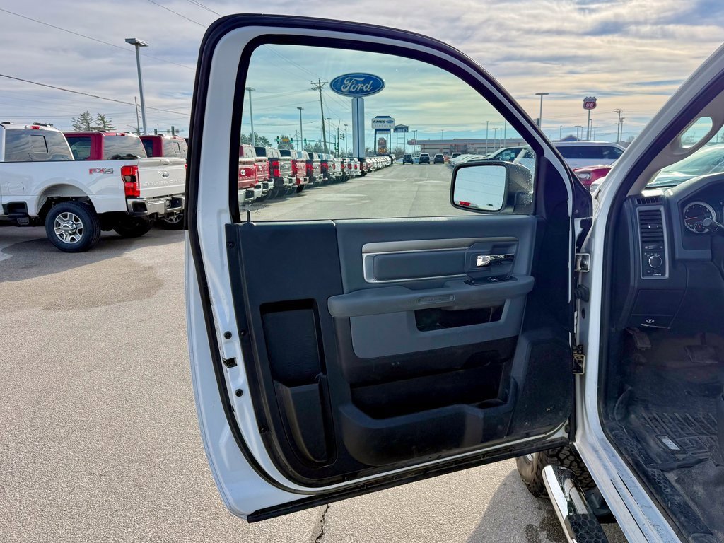 Used 2014 RAM 2500 Tradesman w/ Chrome Appearance Group image 10