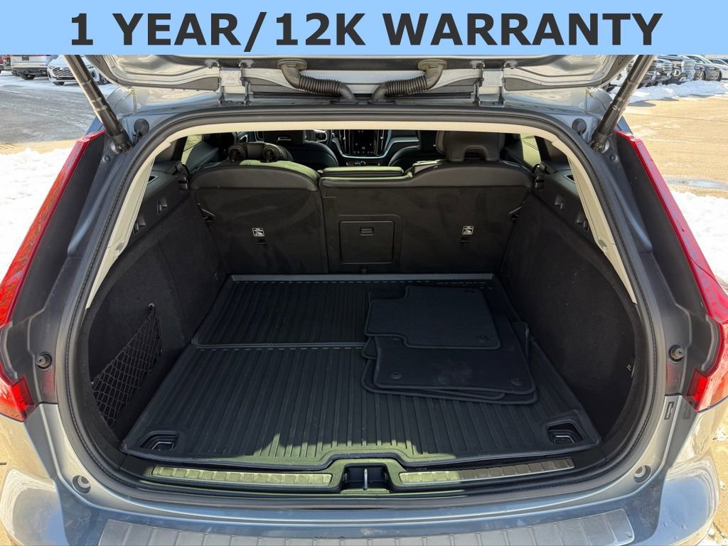Used 2021 Volvo V60 T5 Cross Country image 12