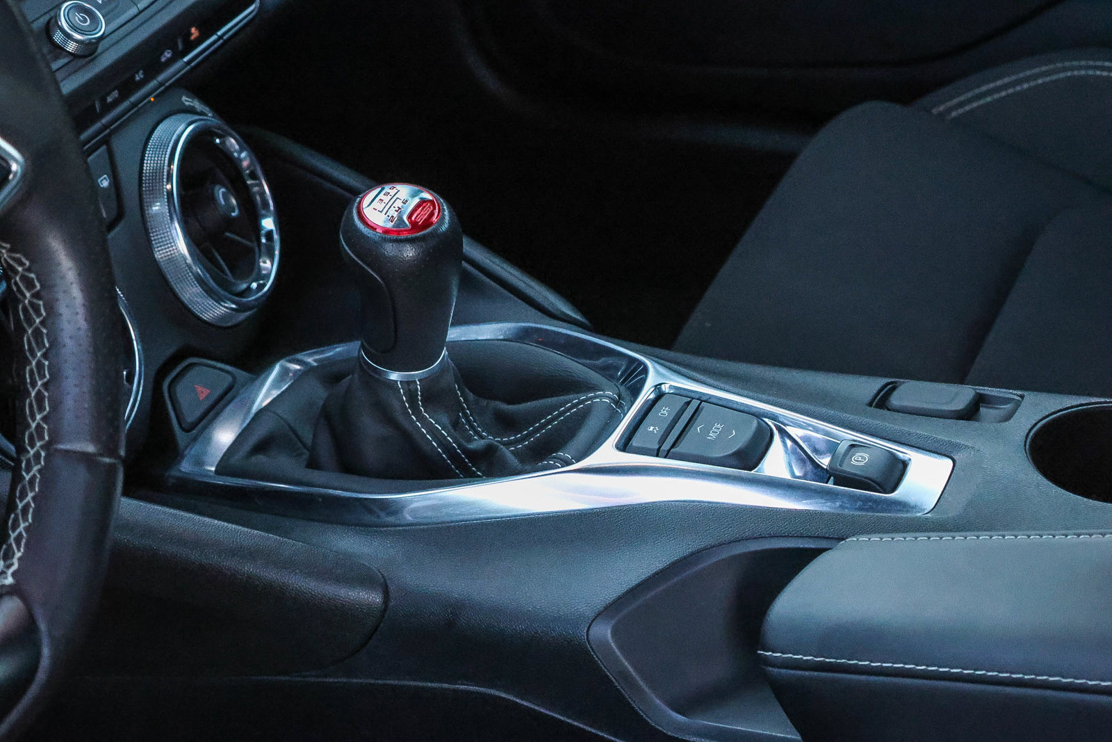 Used 2018 Chevrolet Camaro SS RWD image 24