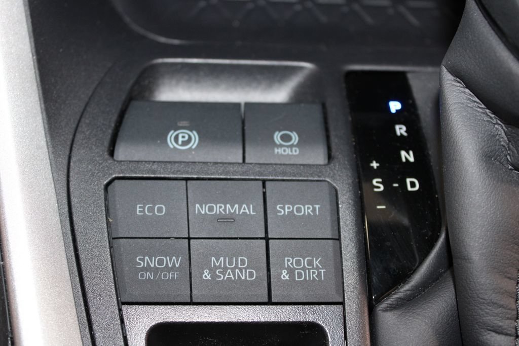 Used 2025 Toyota RAV4 LE AWD/4WD image 26