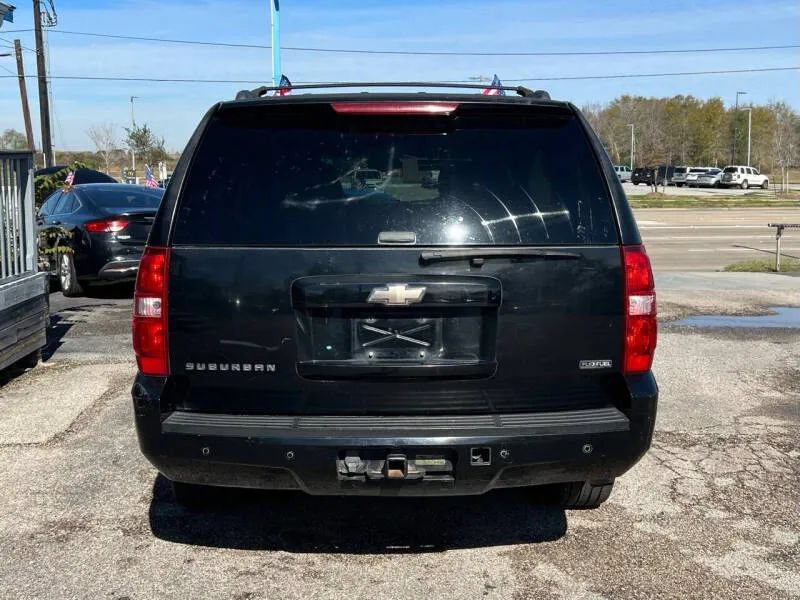 Used 2008 Chevrolet Suburban LT w/ LT Preferred Equipment Group RWD image 7