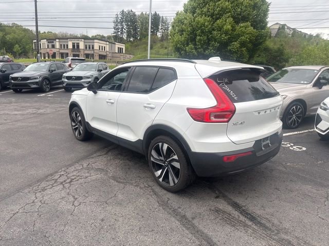Used 2023 Volvo XC40 B5 Plus w/ Protection Package Premier AWD/4WD image 4