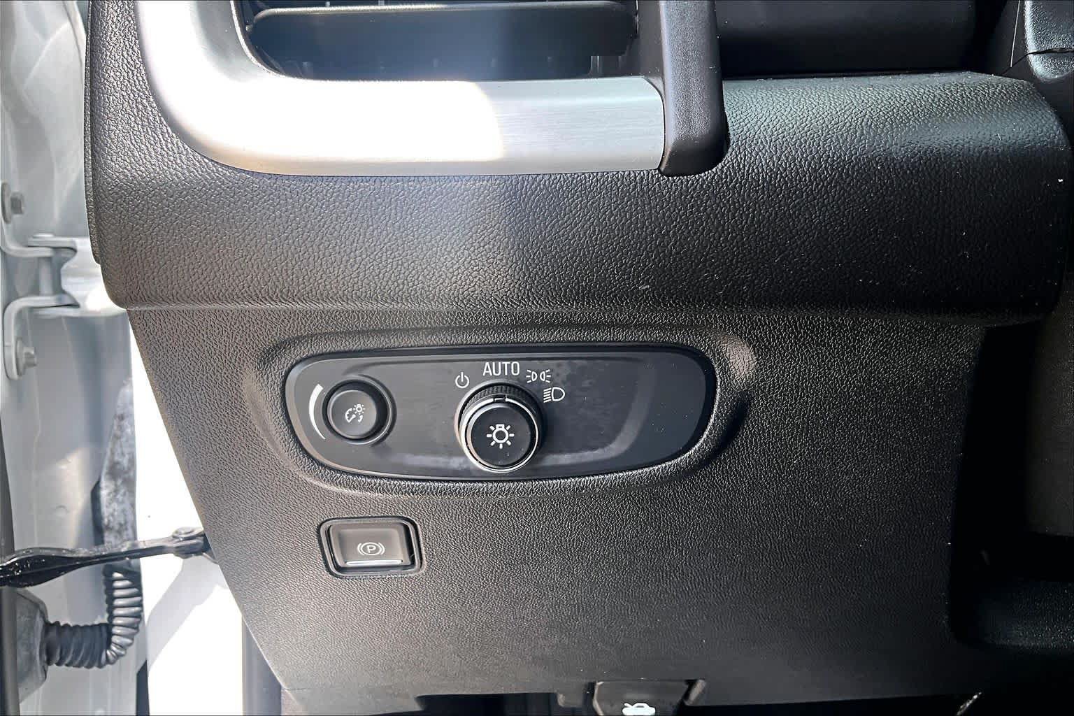 Used 2024 GMC Terrain SLE w/ Driver Convenience Package FWD image 36