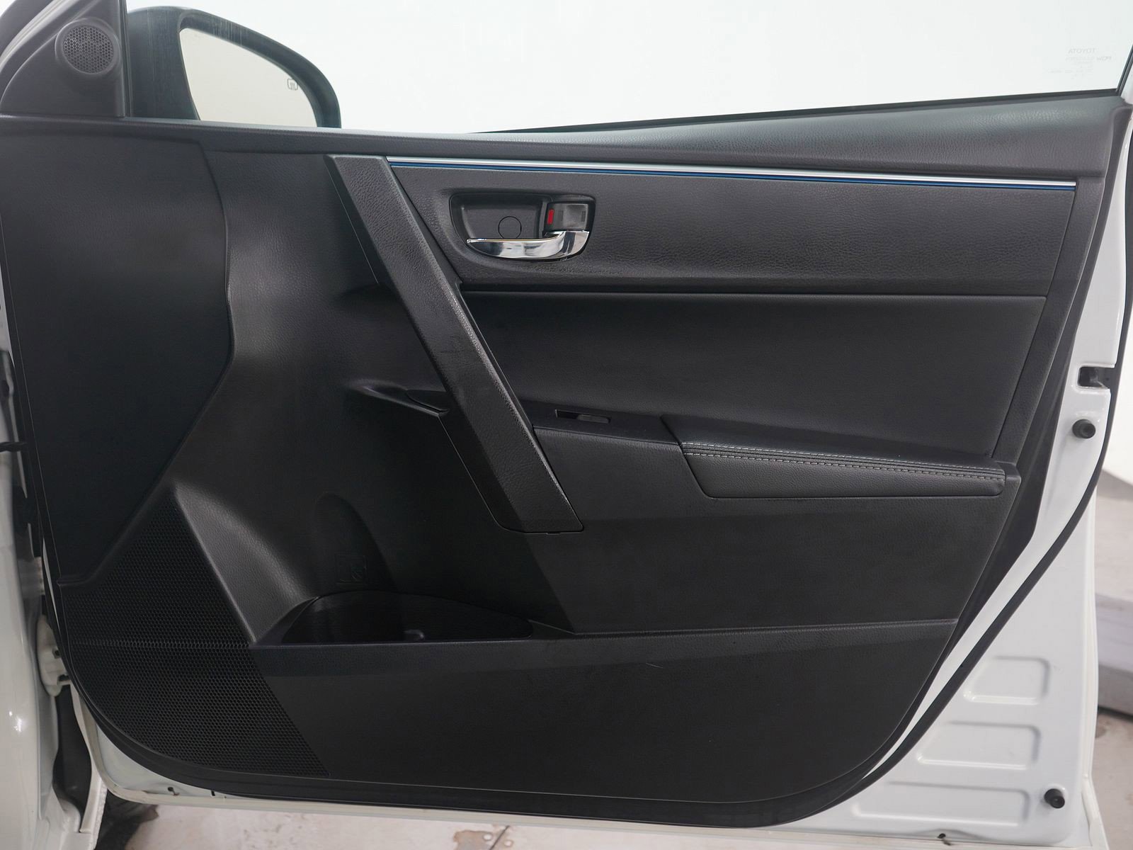 Used 2015 Toyota Corolla S image 9