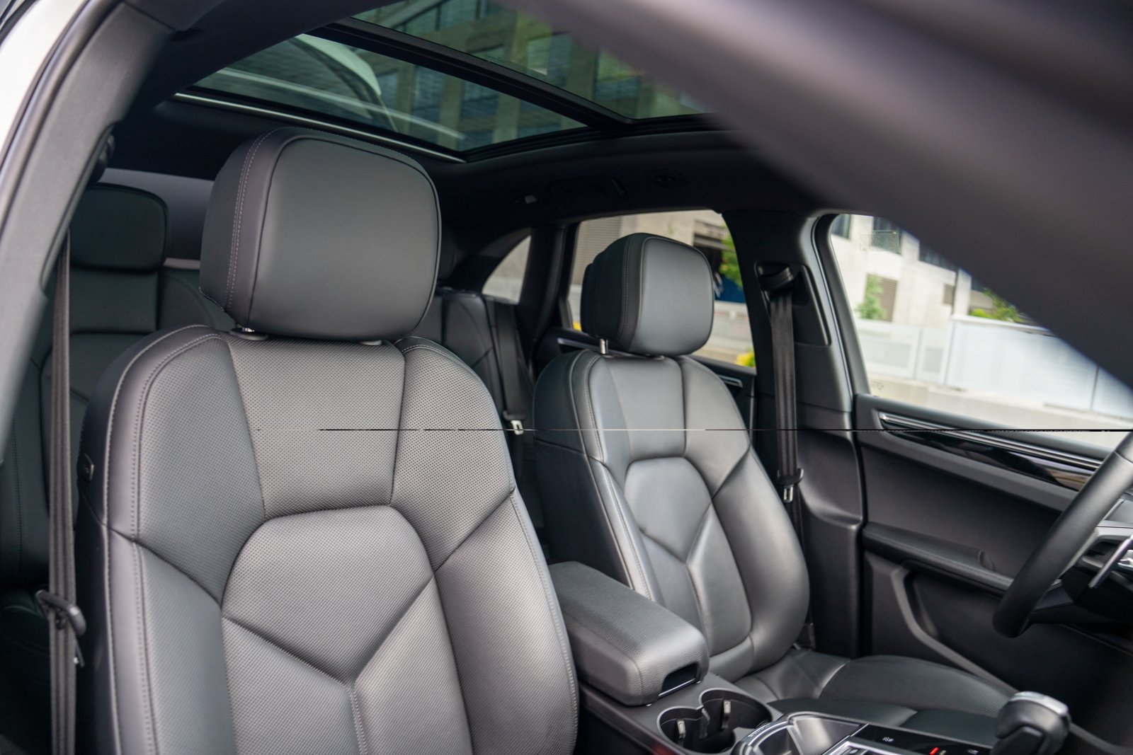 Certified 2023 Porsche Macan Turbo AWD/4WD image 26