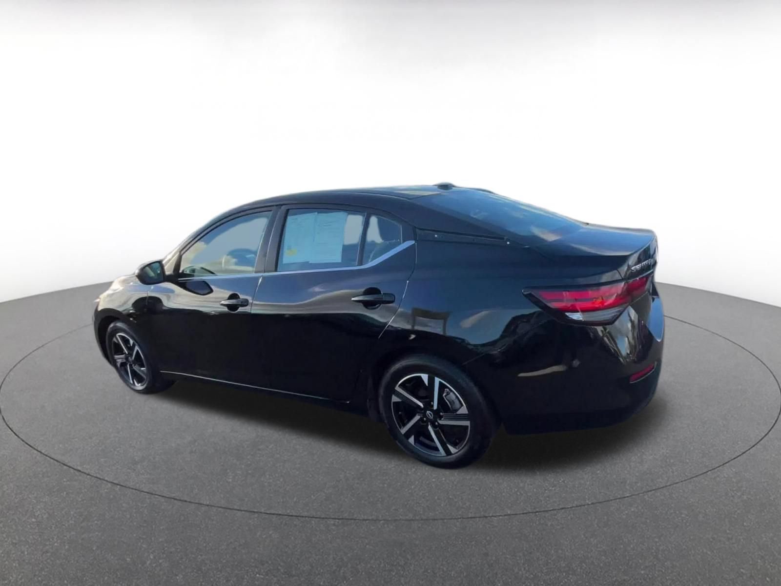 Used 2025 Nissan Sentra SV FWD image 9