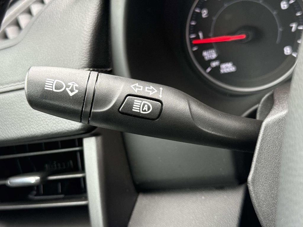 Used 2024 GMC Terrain SLT AWD/4WD image 9