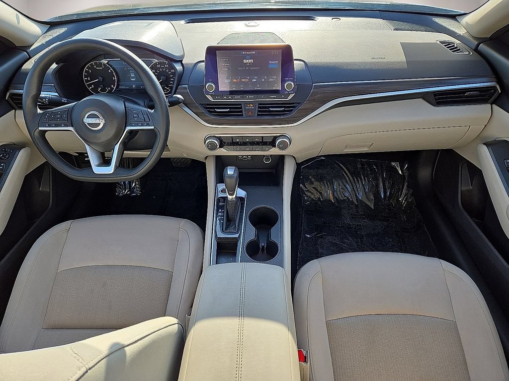 Used 2025 Nissan Altima 2.5 SV FWD image 16