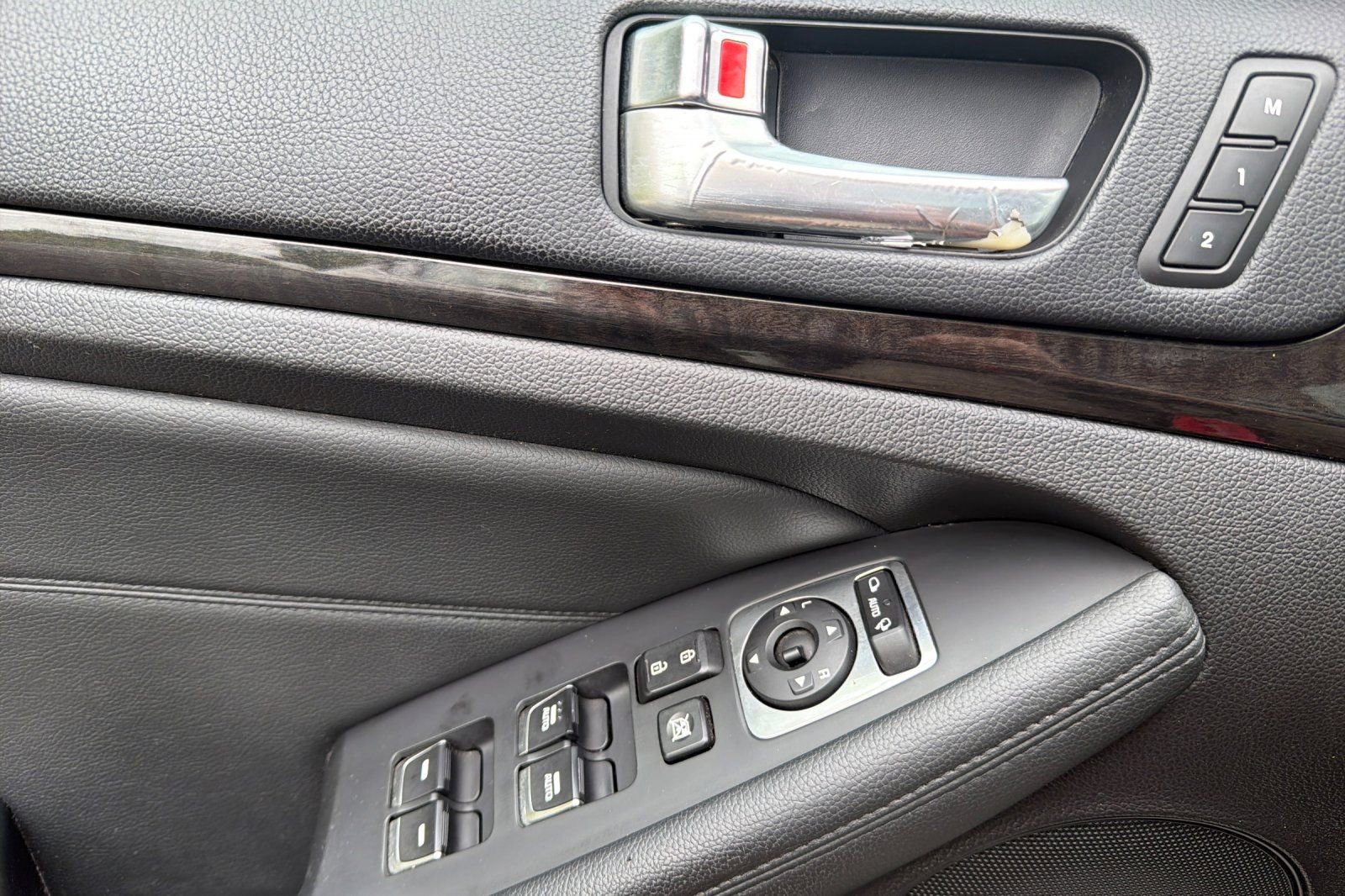 Used 2015 Kia Cadenza Premium w/ Luxury Package FWD image 11