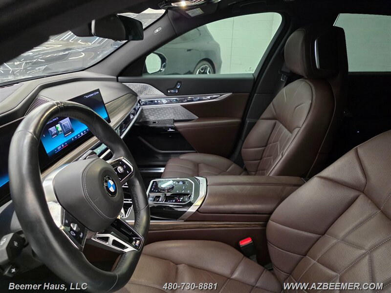 Used 2023 BMW 760i xDrive AWD/4WD image 27