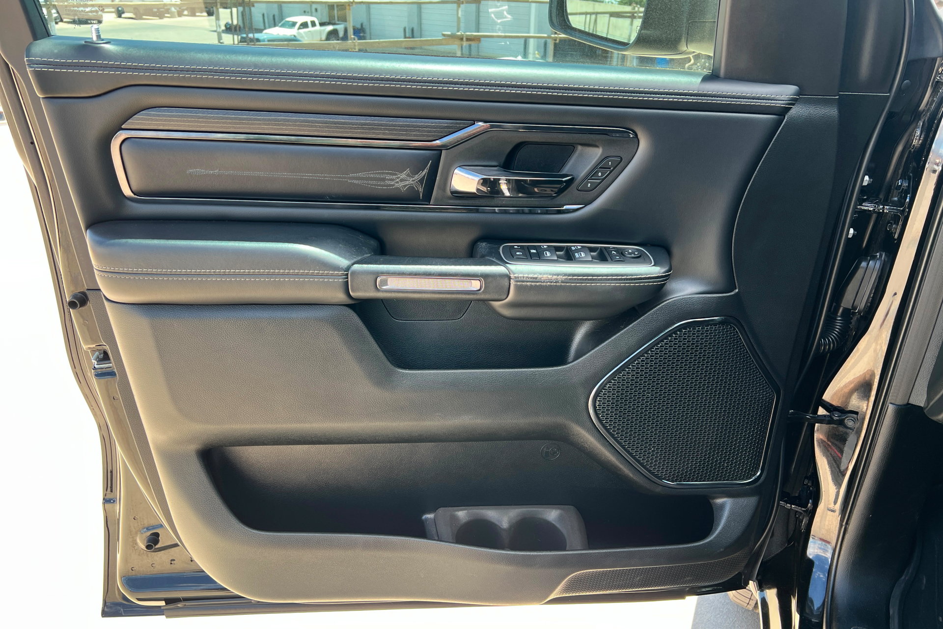 Used 2022 RAM 1500 Limited AWD/4WD image 14