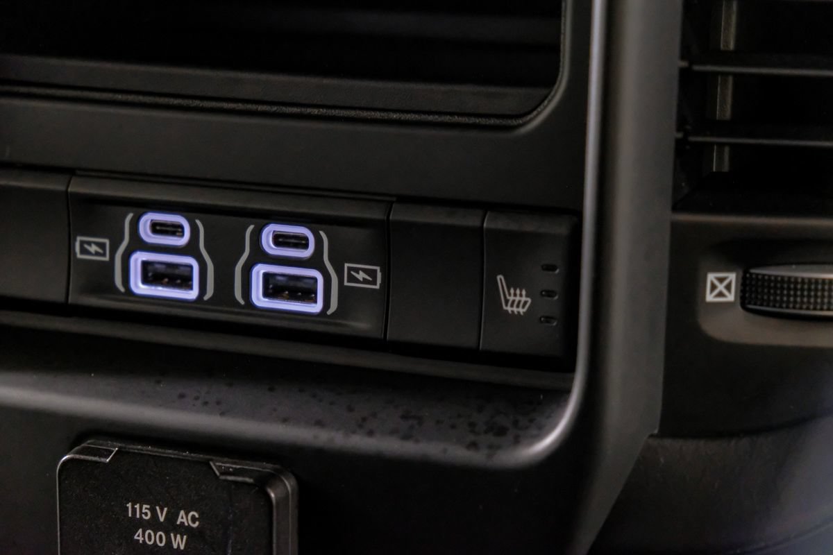 Used 2023 RAM 2500 Limited w/ Night Edition AWD/4WD image 34