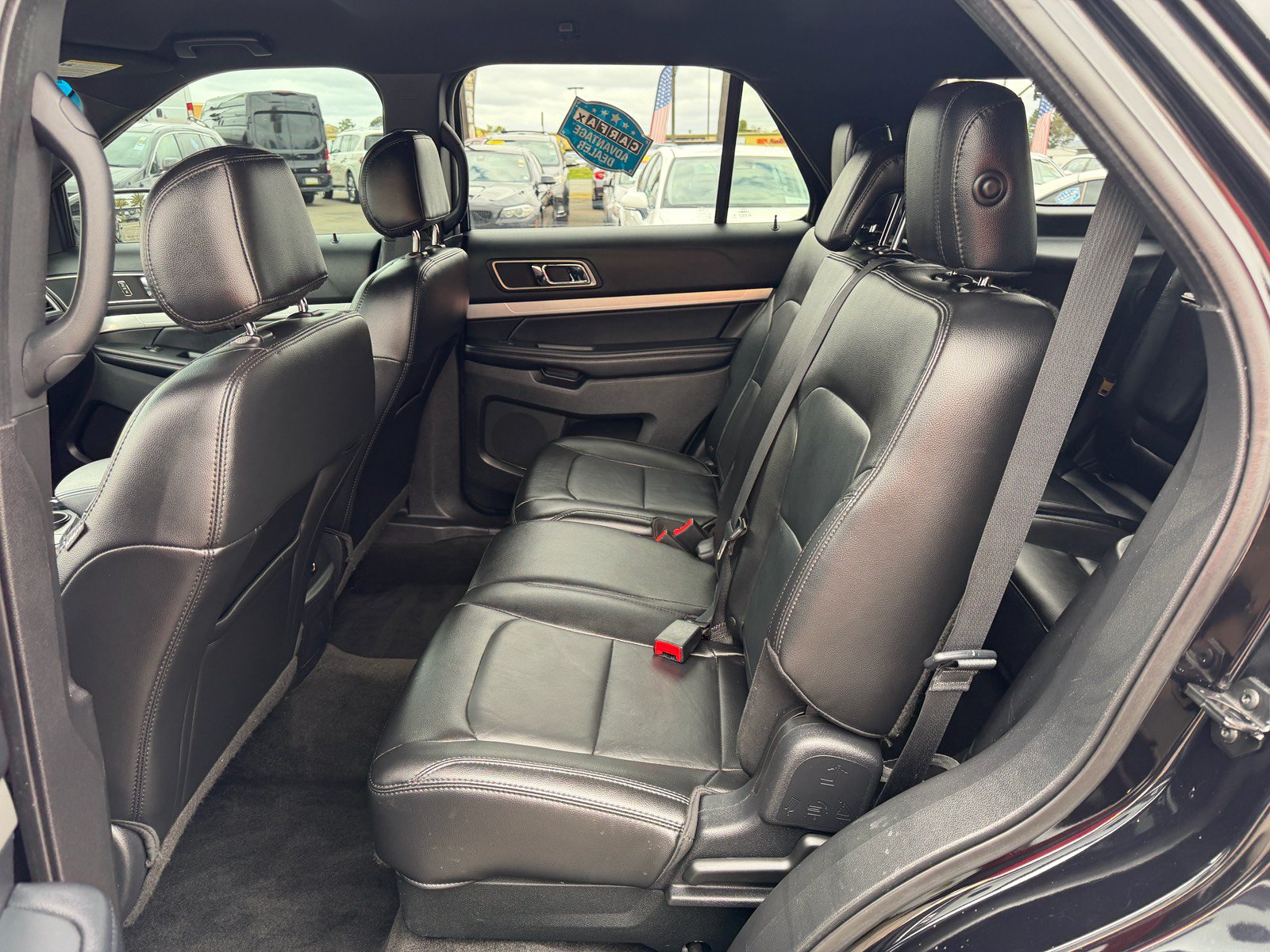 Used 2017 Ford Explorer XLT w/ Equipment Group 202A FWD image 12