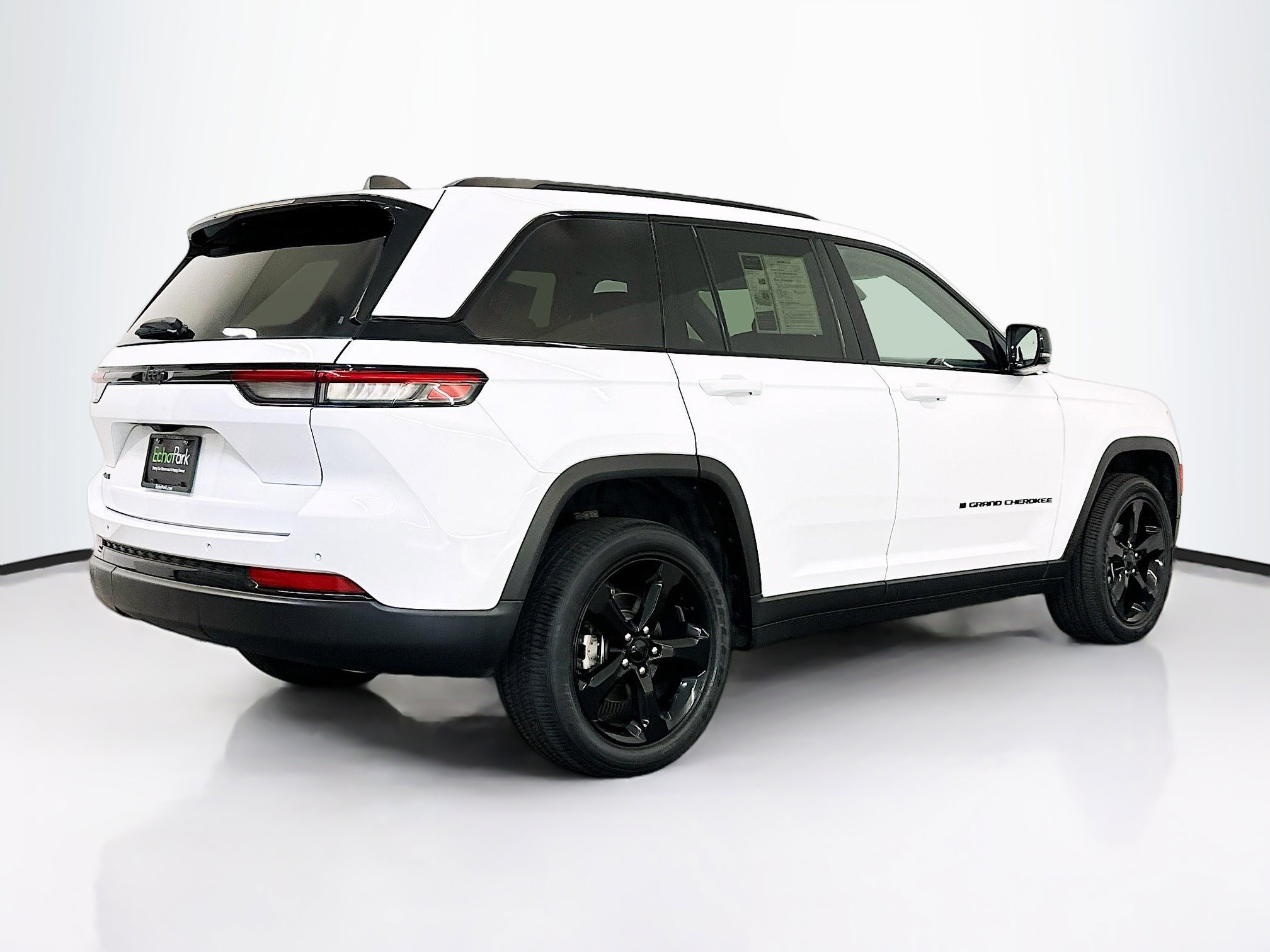 Used 2023 Jeep Grand Cherokee Altitude image 9