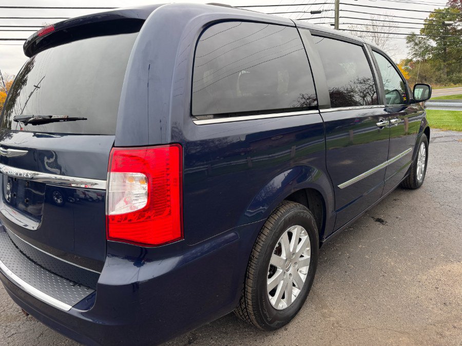 Used 2015 Chrysler Town & Country Touring w/ Driver Convenience Group FWD image 11