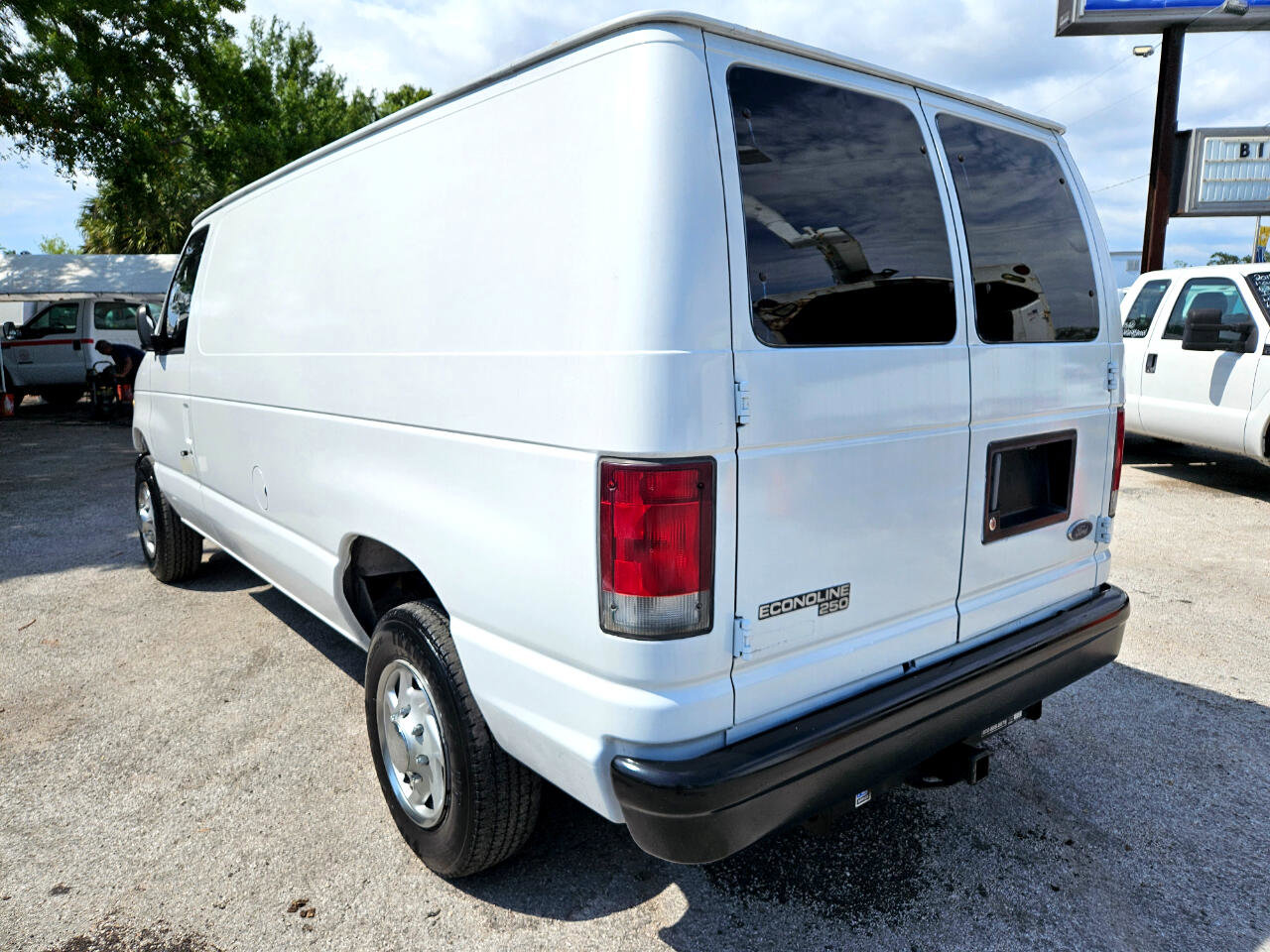 Used 1998 Ford E-250 and Econoline 250 image 2