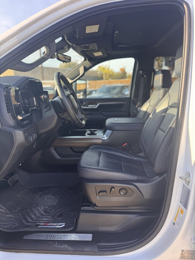 Used 2024 Chevrolet Silverado 2500 High Country w/ Technology Package image 6
