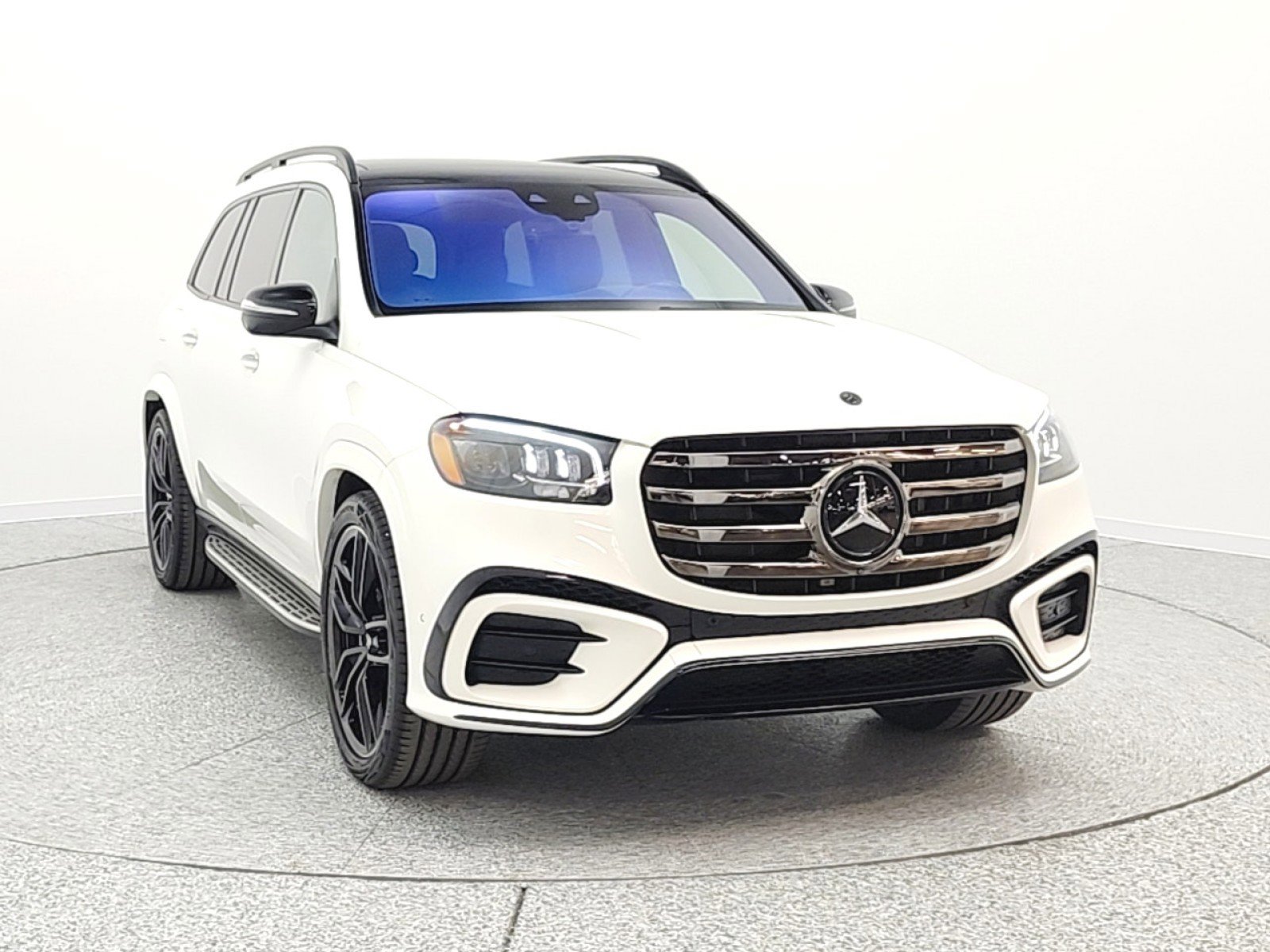 Used 2024 Mercedes-Benz GLS 450 4MATIC image 2