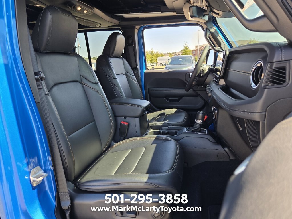 Used 2025 Jeep Wrangler Unlimited Sahara AWD/4WD image 15