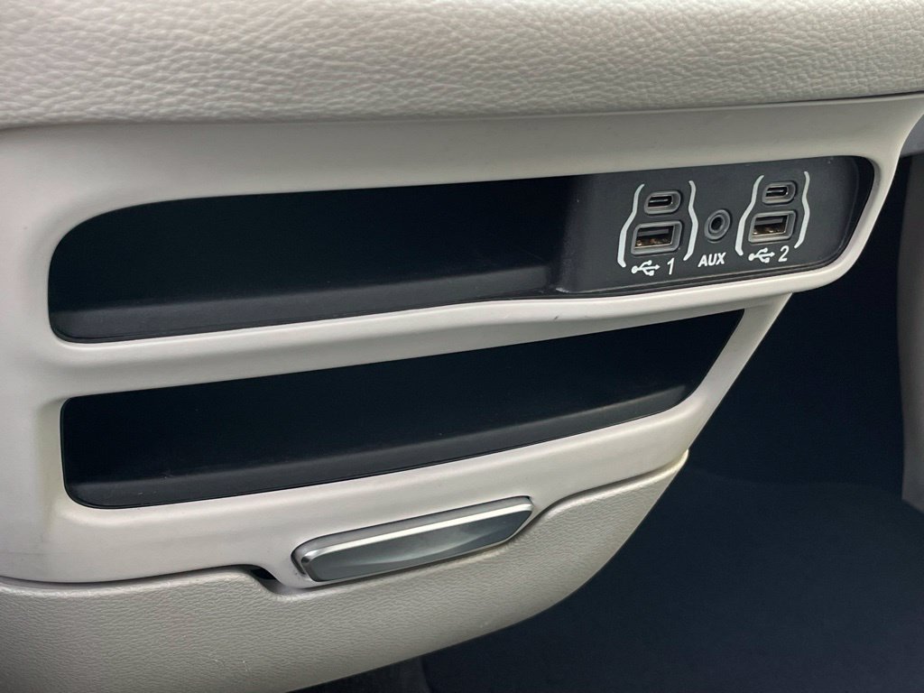 Used 2021 Chrysler Pacifica Touring-L FWD image 20