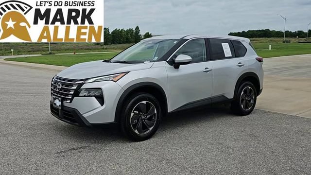 Used 2025 Nissan Rogue SV FWD image 4