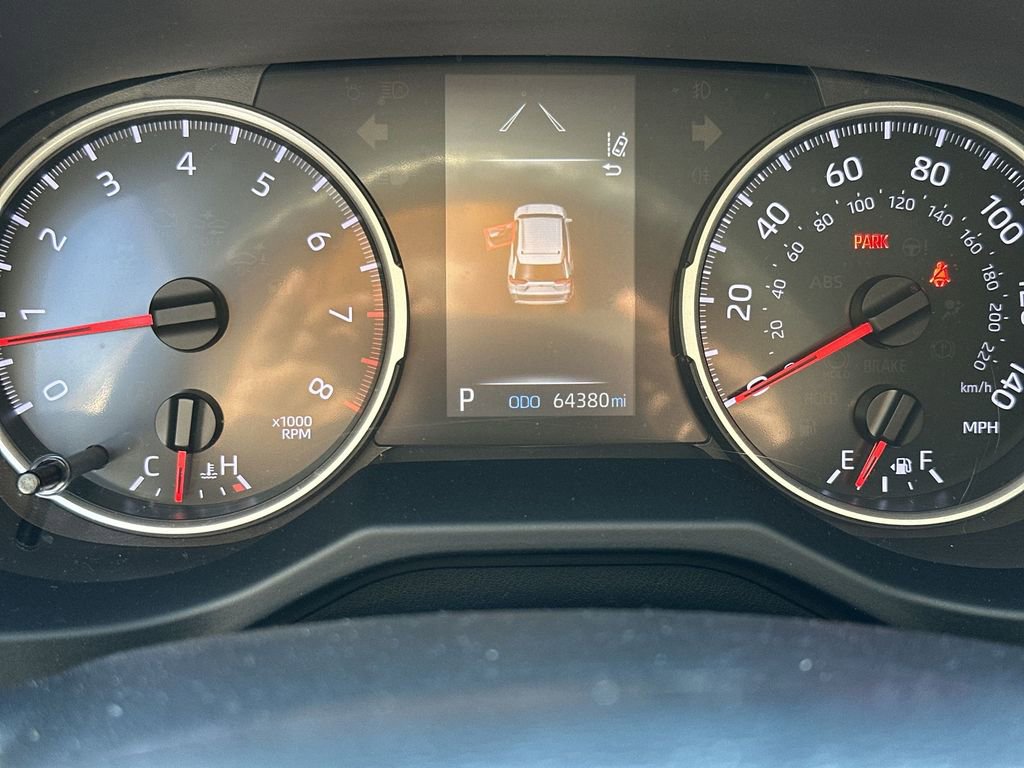 Used 2021 Toyota RAV4 LE image 10