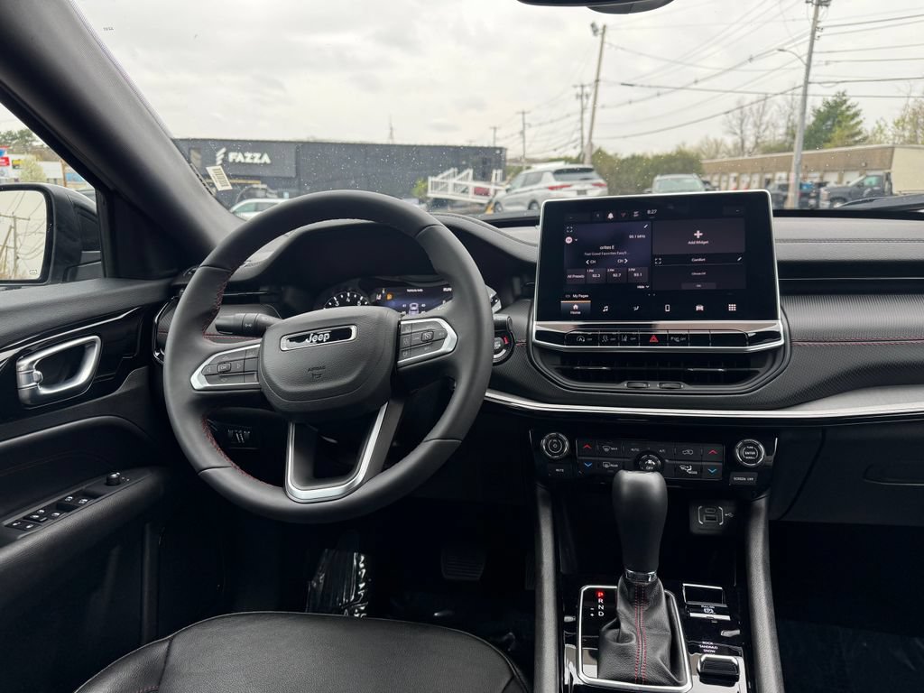 Used 2025 Jeep Compass Trailhawk AWD/4WD image 16