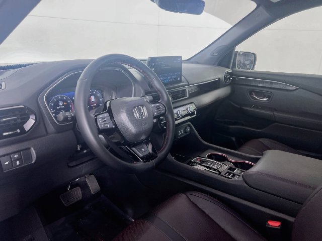 Used 2025 Honda Pilot Black Edition image 10