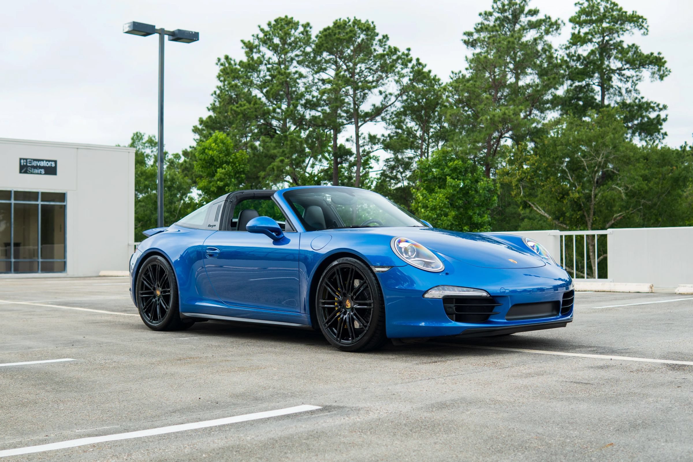 Used 2015 Porsche 911 Targa 4S w/ Sport Chrono Package AWD/4WD image 24