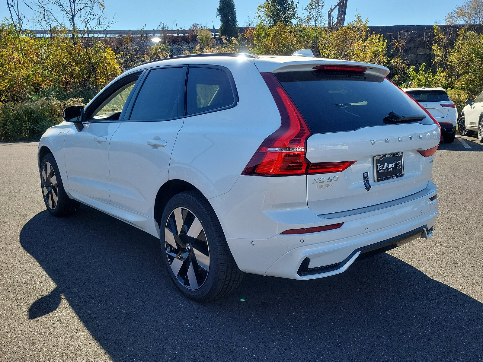 Certified 2025 Volvo XC60 T8 Plus w/ Protection Package Premier image 4