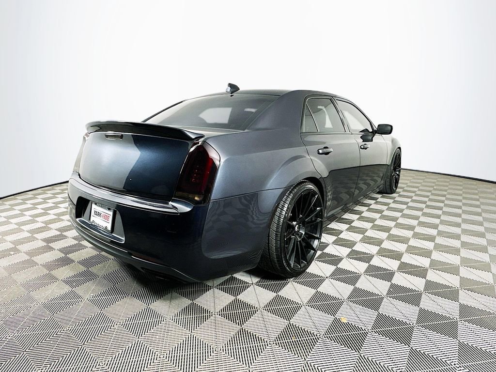 Used 2019 Chrysler 300 Touring w/ Sport Appearance Package image 10