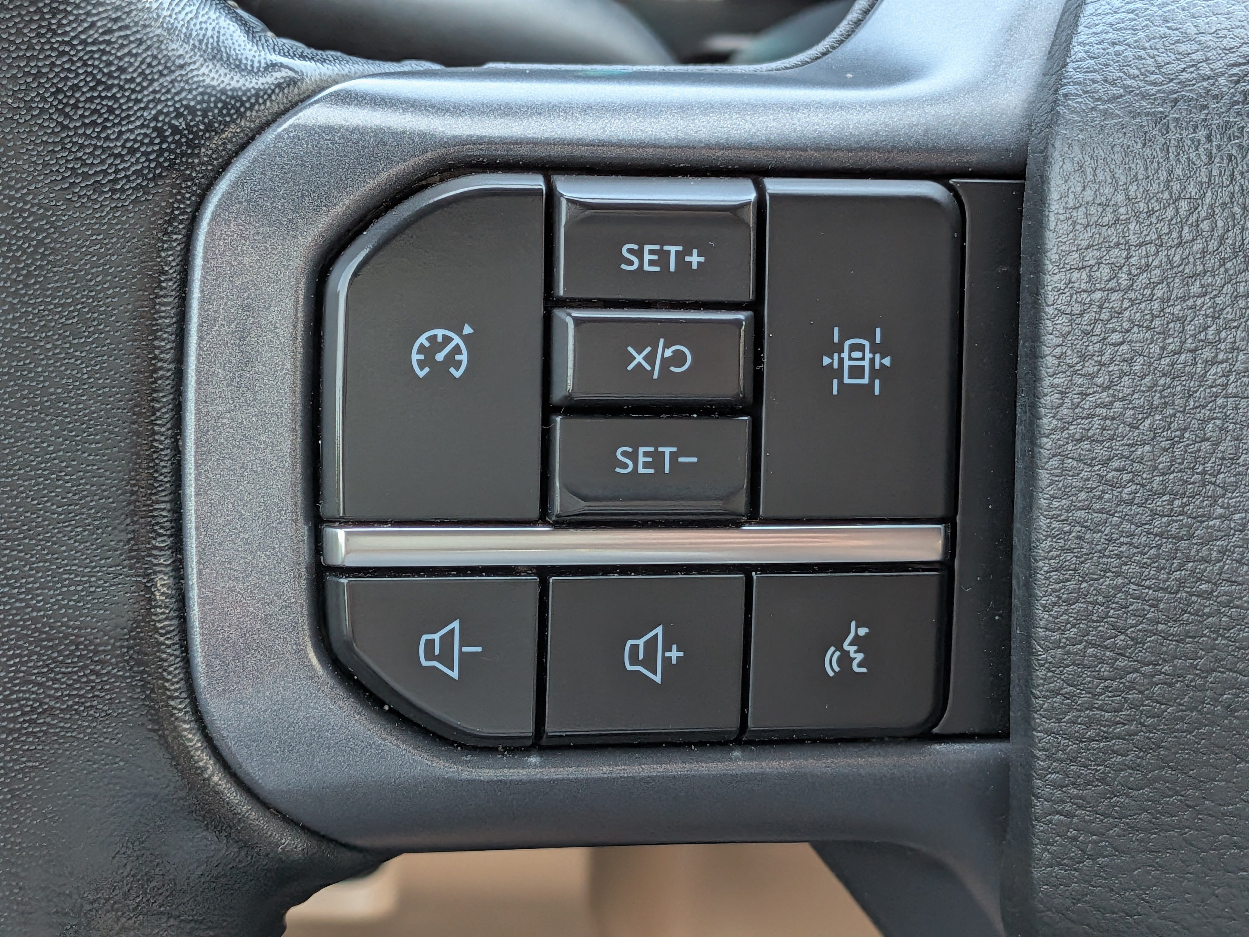 Used 2023 Ford F250 Lariat w/ Tremor Off-Road Package AWD/4WD image 24