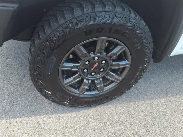 Used 2024 GMC Sierra 1500 AT4X image 5